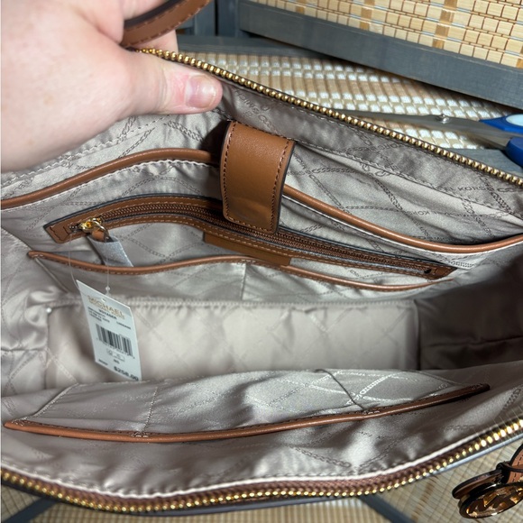 Michael Kors Voyager Large Saffiano Leather Tote - Picture 8 of 14